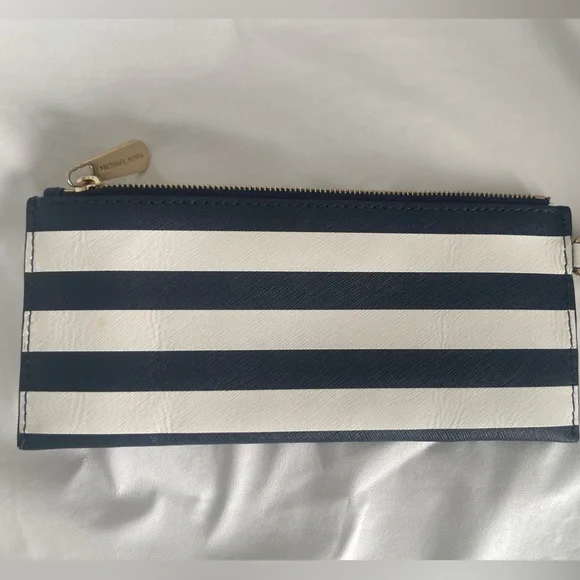 Michael Kors - Picture 2 of 3